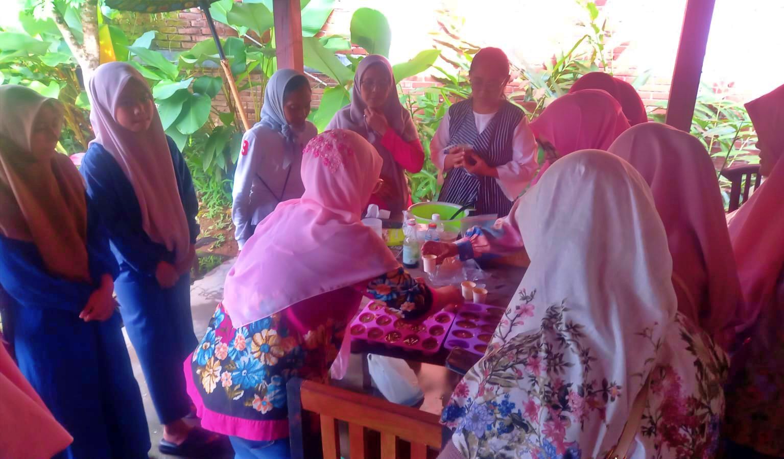 IPEMI Kabupaten Magelang Gelar Workshop Pembuatan Sabun Alami di Borobudur