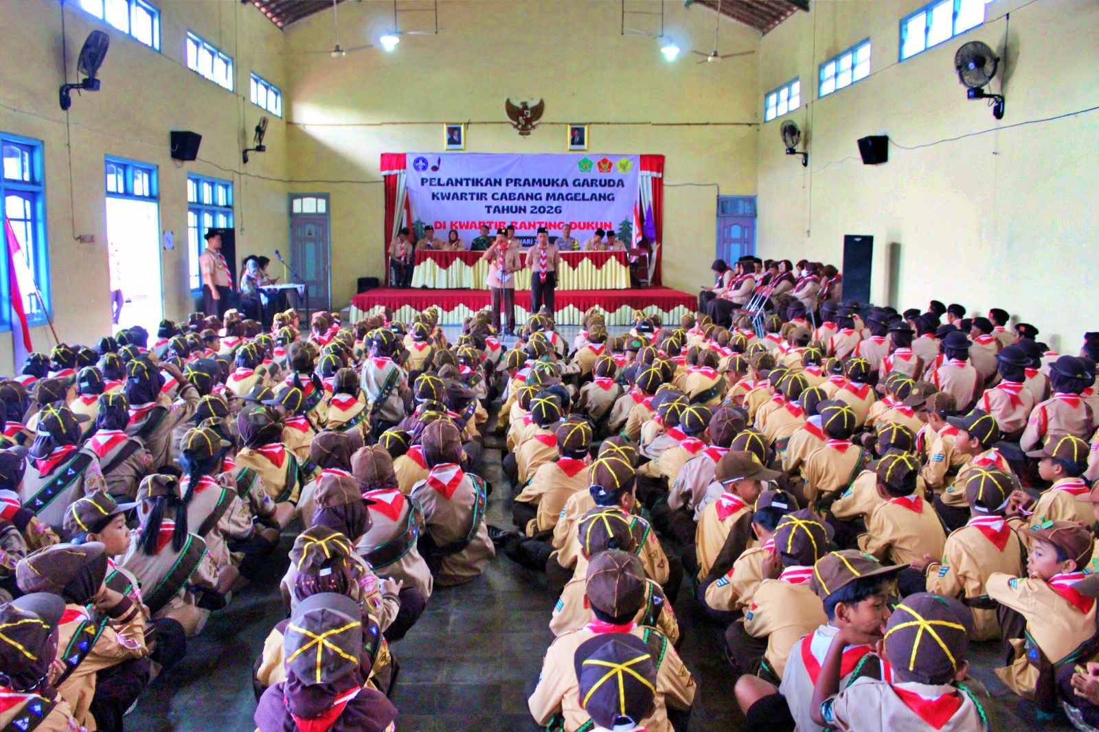 Kwartir Cabang (Kwarcab) Gerakan Pramuka Kabupaten Magelang melantik ratusan Pramuka Garuda dalam upacara resmi yang digelar di Gedung KPRI Widodo, Kecamatan Dukun, Kamis (5/2/2026).