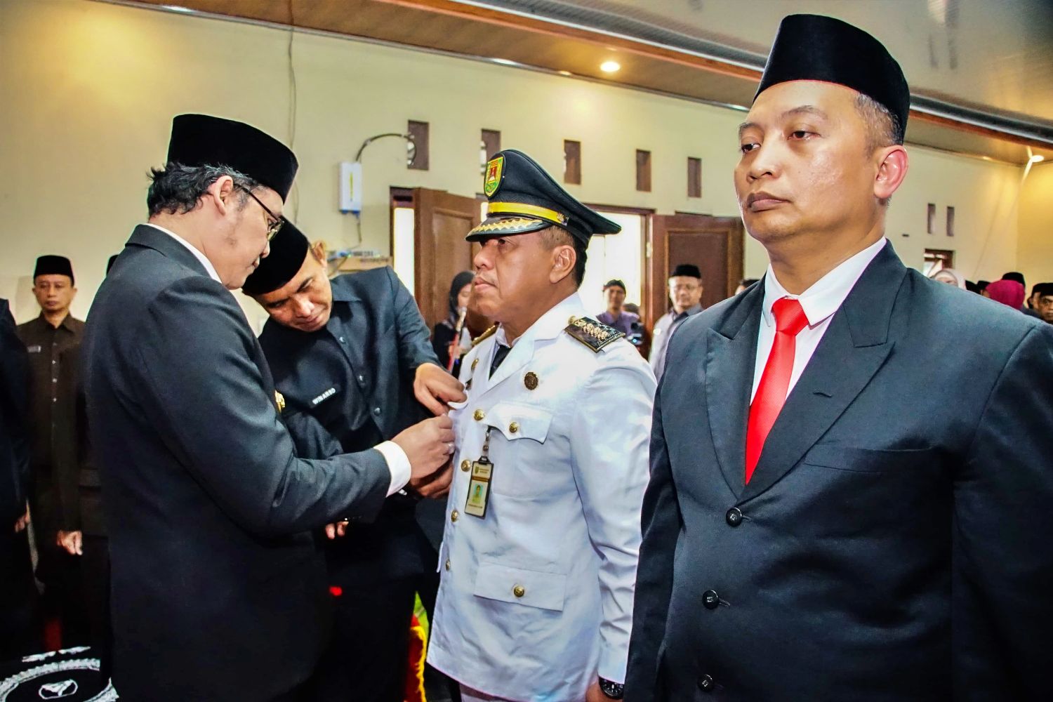 Sebanyak 82 pejabat di lingkungan Pemerintah Kabupaten Magelang dilantik dan diambil sumpah jabatannya oleh Bupati Grengseng Pamuji di Balai Desa Mangli, Kecamatan Kaliangkrik,