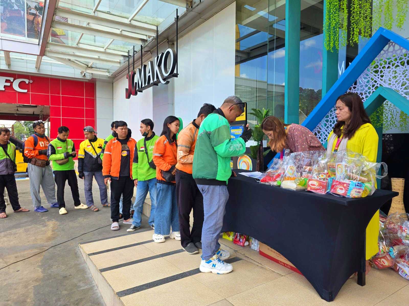 Artos Mall Bagi Sembako Kepada Driver Online Jelang Lebaran 2026