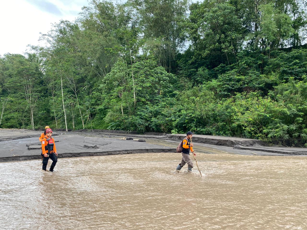Hari Ketiga Operasi SAR, Alat Berat Dikerahkan Cari 2 Korban Banjir Lahar Hujan Merapi di Magelang