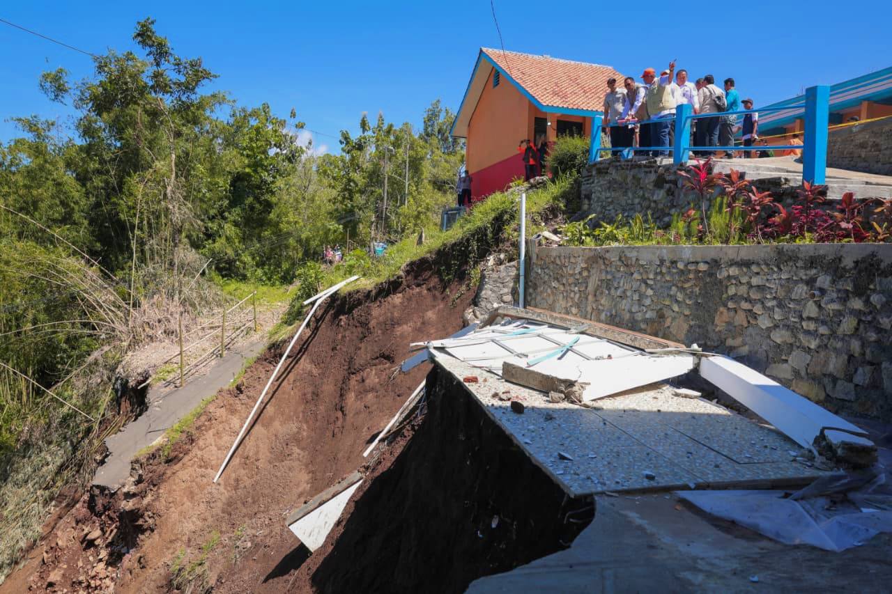 Longsor di Paguyangan Brebes Putus Jalur Ekonomi Warga