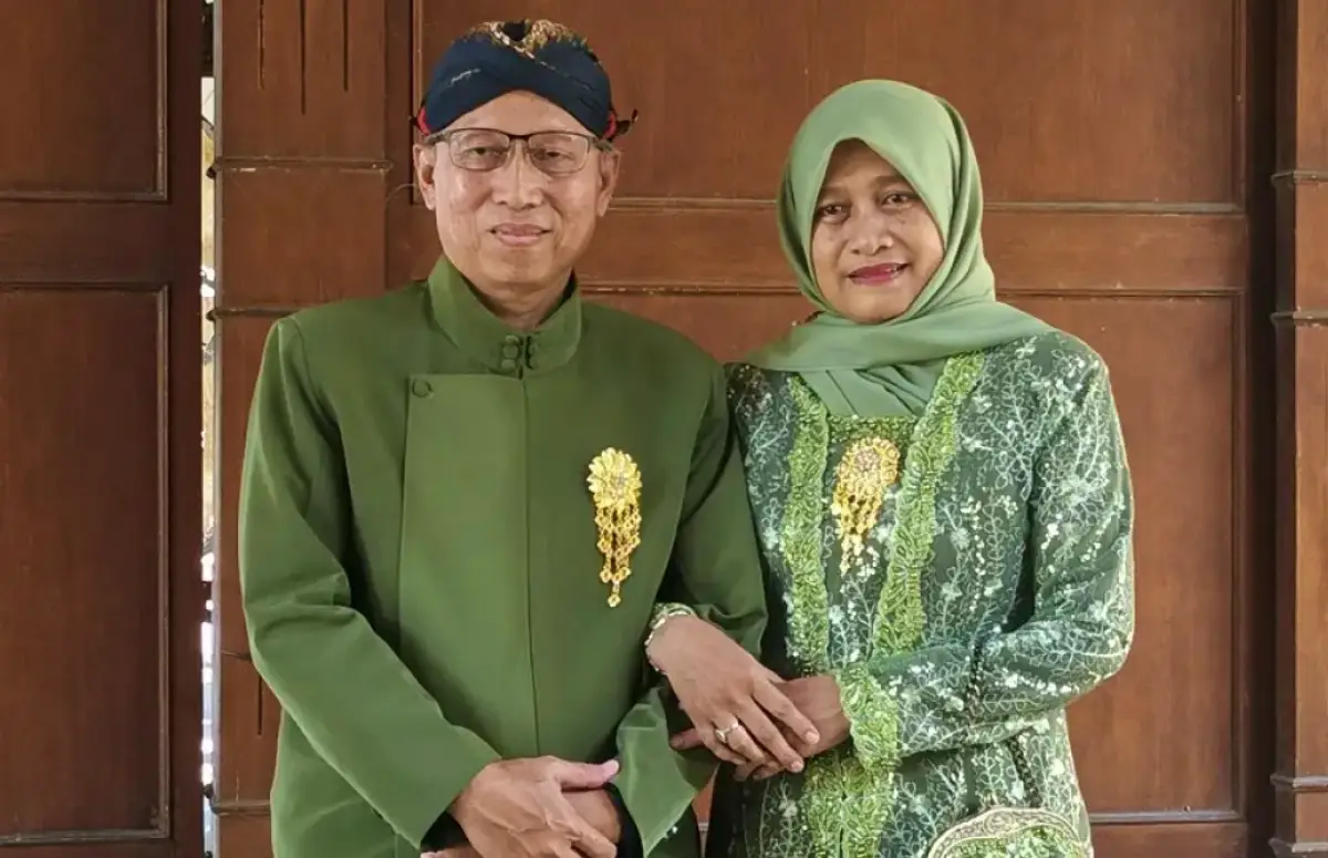 Sekda Kabupaten Magelang Adi Waryanto bersama istri