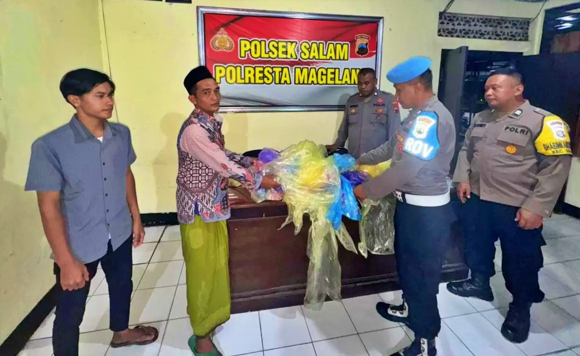 Warga di Magelang serahkan balon udara ke Polisi