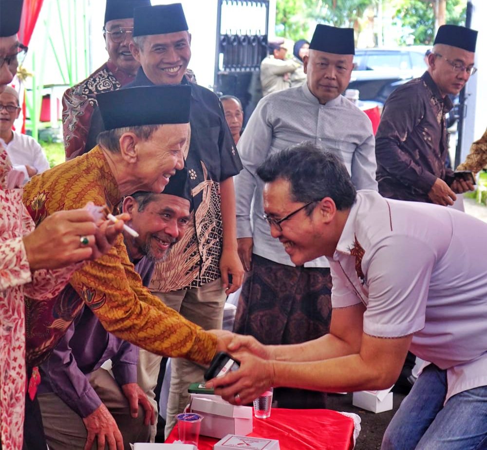 - Bupati Magelang, Grengseng Pamuji menyampaikan apresiasi dan harapan besar dalam acara halal bihalal Paguyuban Purna DPRD dan Sekretariat DPRD Kabupaten Magelang periode 1999–2024