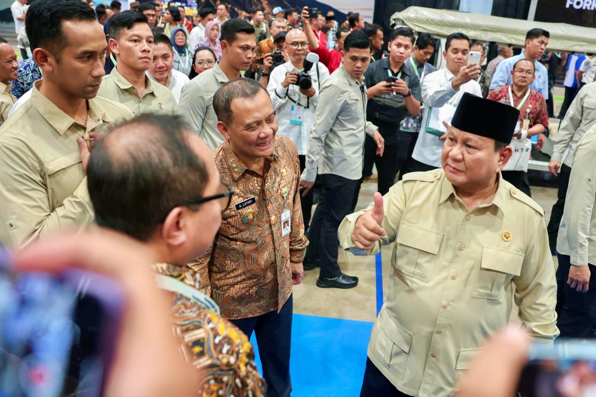 Pemerintah Daerah di Jateng Beli Bus Listrik, Prabowo Puji Gubernur Ahmad Luthfi