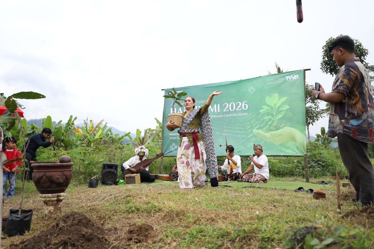 Peringati Hari Bumi 2026, InJourney Destination Management Tanam 100 Pohon Gayam di Borobudur untuk Perkuat Konservasi Air dan Pelestarian DAS