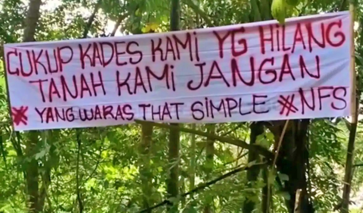 Salah Satu Spanduk Protes di Jalan Desa Sambeng Borobudur Magelang