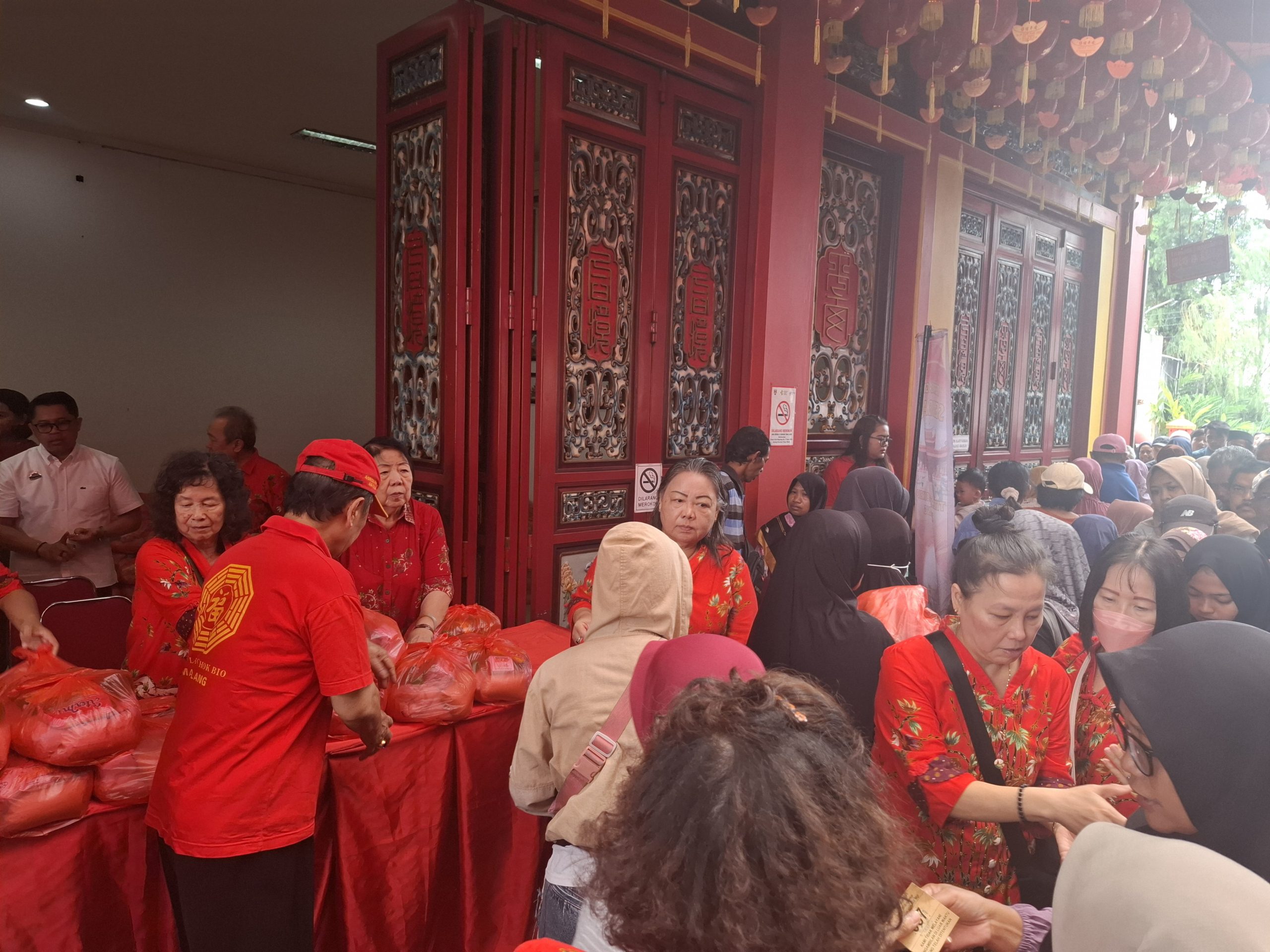 Sambut Waisak 2026, 1.000 Paket Sembako Dibagikan ke Warga Magelang