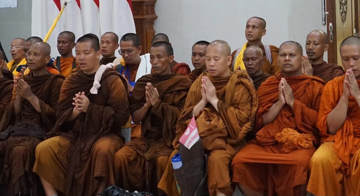 Bhikkhu Indonesia Walk for Peace Singgah Semalam di Kabupaten Madiun