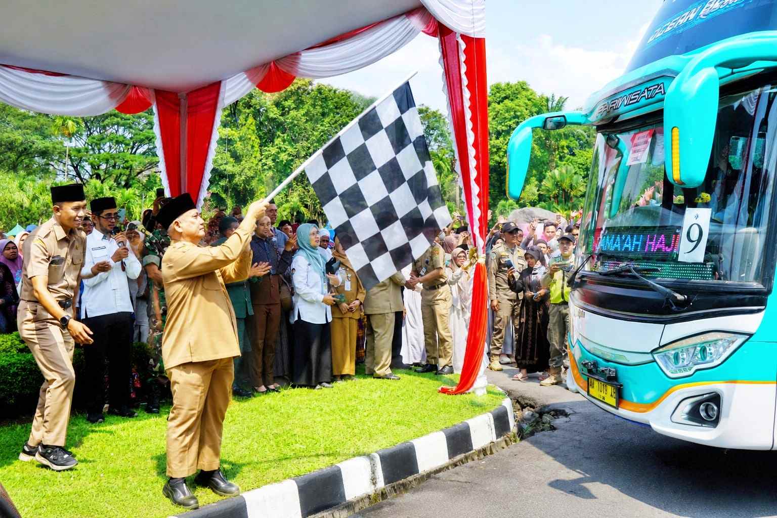 Calon Jamaah Haji Kabupaten Magelang Kloter 17 Dilepas
