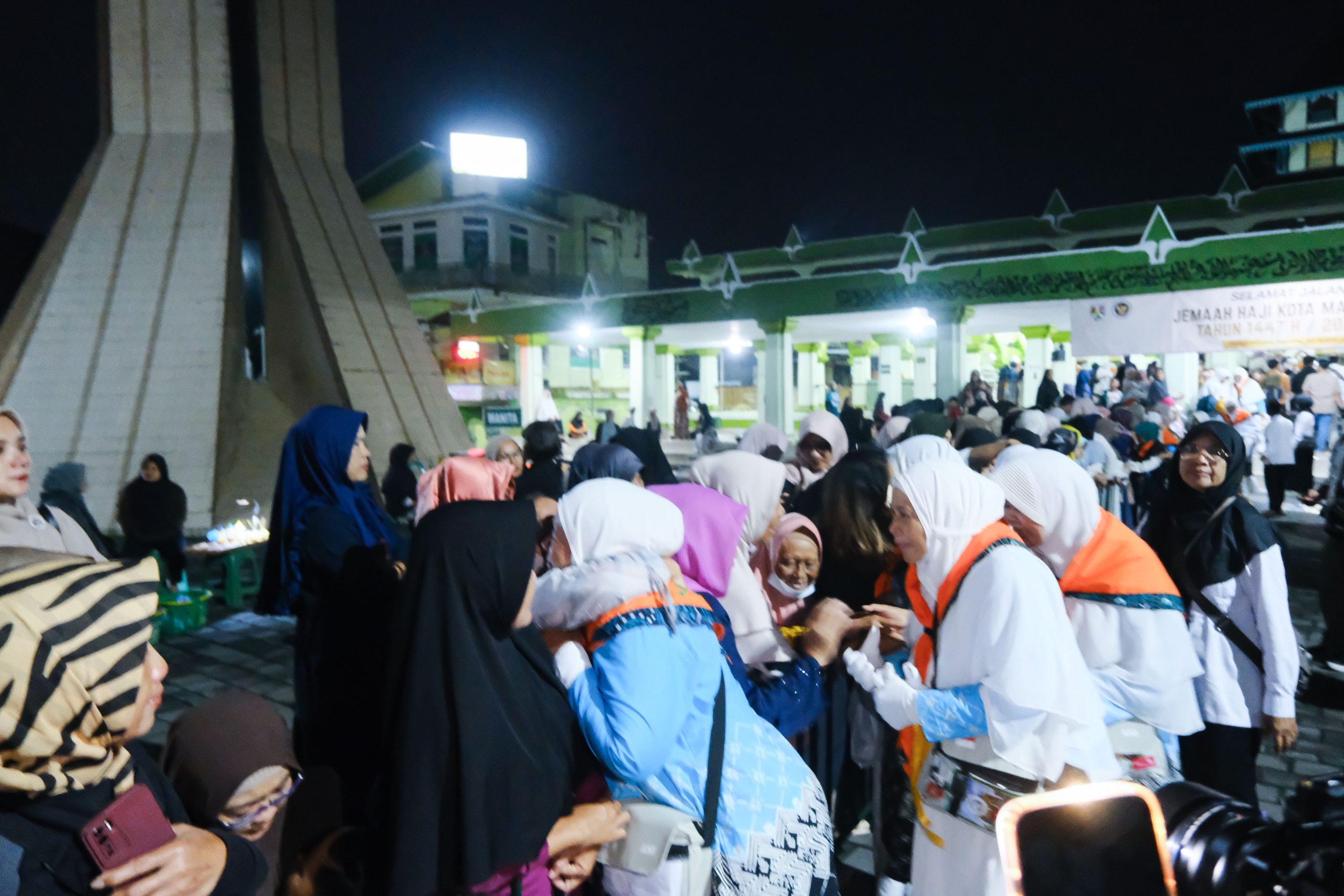 Wali Kota Magelang Lepas 172 Jemaah Calon Haji Berangkat ke Tanah Suci