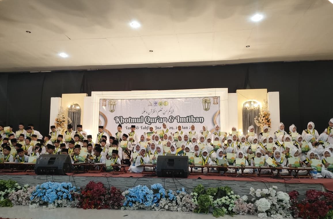 120 Siswa SD IT Zaid bin Tsabit Magelang Tuntaskan Khotmul Quran dan Imtihan