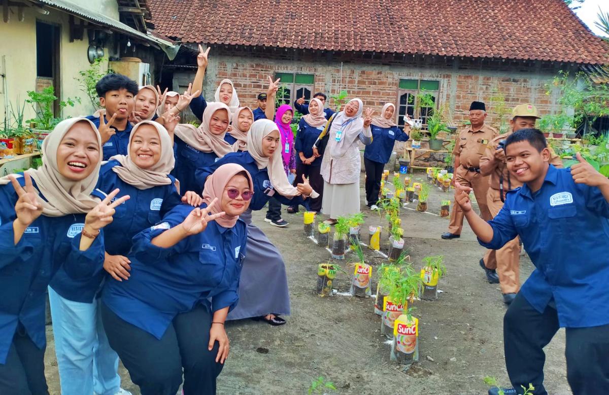 Kelompok Minelian Bank Sampah Muda Berkarya Ngargosoko Berhasil Mengelola Sedekah Sampah Warga Bantu Anak Yatim