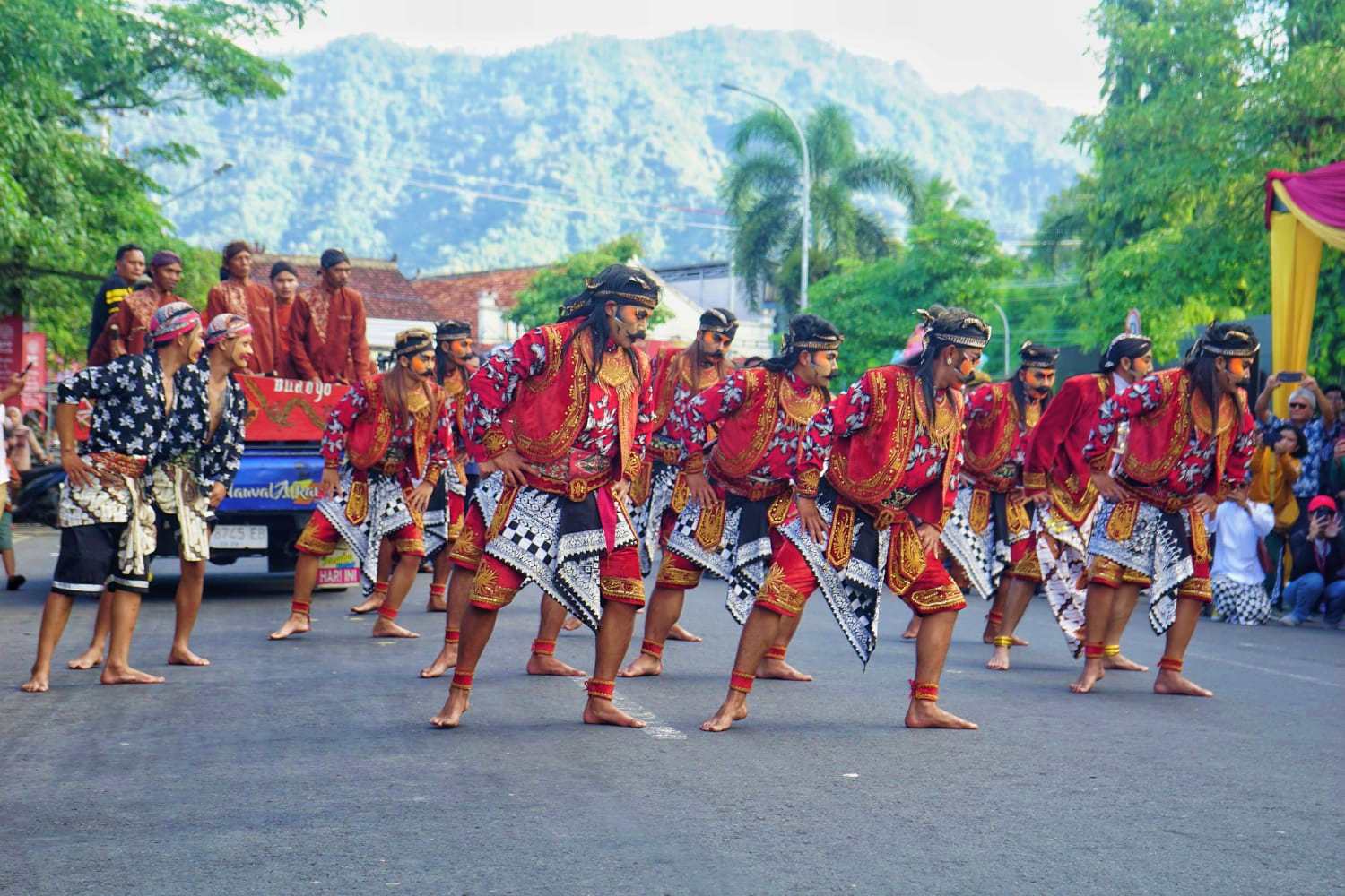 Kirab Budaya Nusantara Gaungkan Persatuan dari Borobudur untuk Dunia