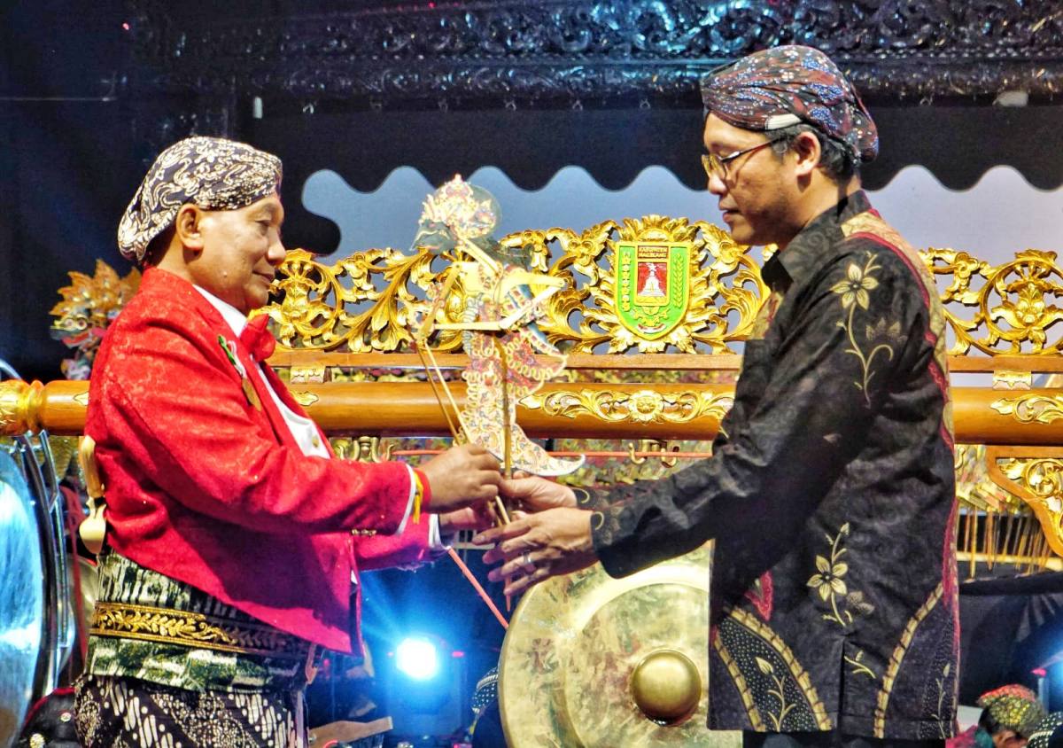 Meriah, Tukar Budaya Magelang-Karanganyar Suguhkan Pentas Seni Wayang Kulit Sekaligus Luncurkan Gerakan Sanggar Seni Sekolah