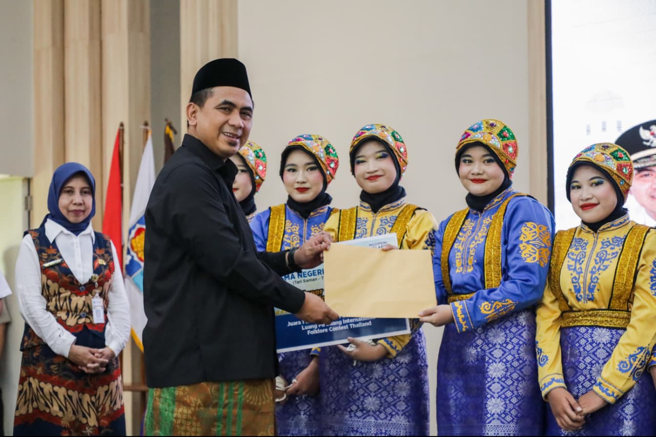 Raih Juara Internasional, Wagub Jateng Apresiasi Prestasi Tim Ratoeh Jaroeh SMAN 4 Kota Semarang