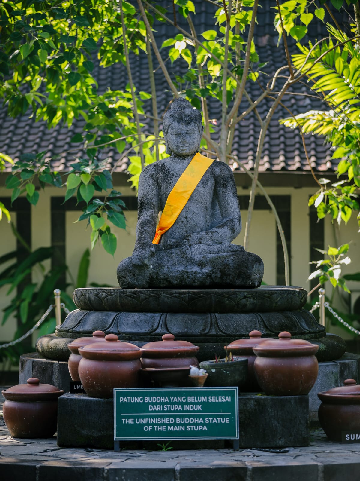 Jelang Hari Raya Waisak, Arca Unfinished Buddha di Candi Borobudur Dipindahkan ke Lokasi Asal d