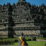Jelang Hari Raya Waisak, Arca Unfinished Buddha di Candi Borobudur Dipindahkan ke Lokasi Asal d
