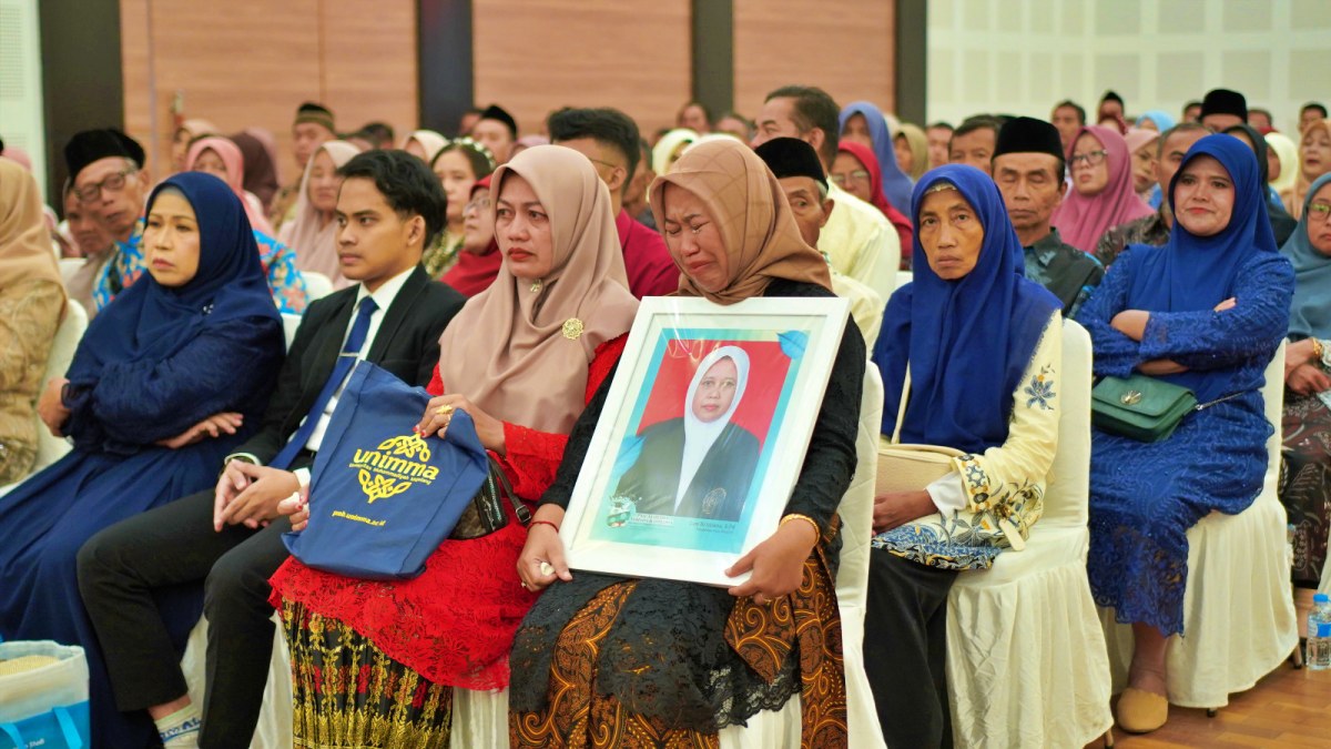 Wisuda UNIMMA Penuh Haru, Satu Wisudawati Diwakili Keluarga dalam Prosesi
