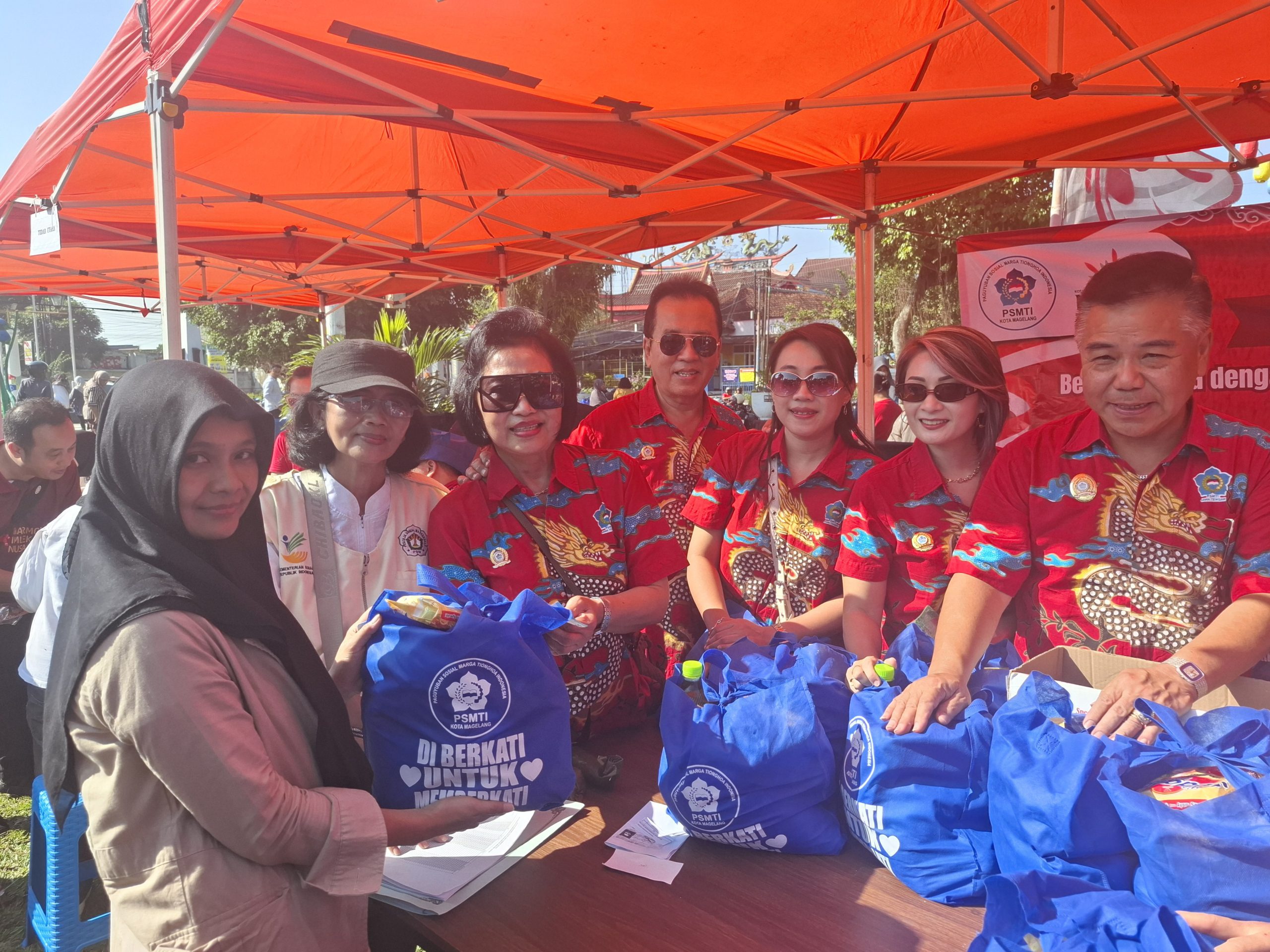 Peduli Sesama, PSMTI Kota Magelang Gelar Tebus Murah Sembako