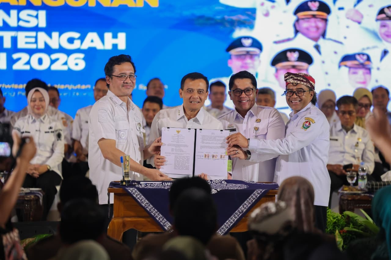 Gubernur Ahmad Luthfi Ingin Pemerataan Pendidikan di Lereng Gunung Sumbing dan Merbabu