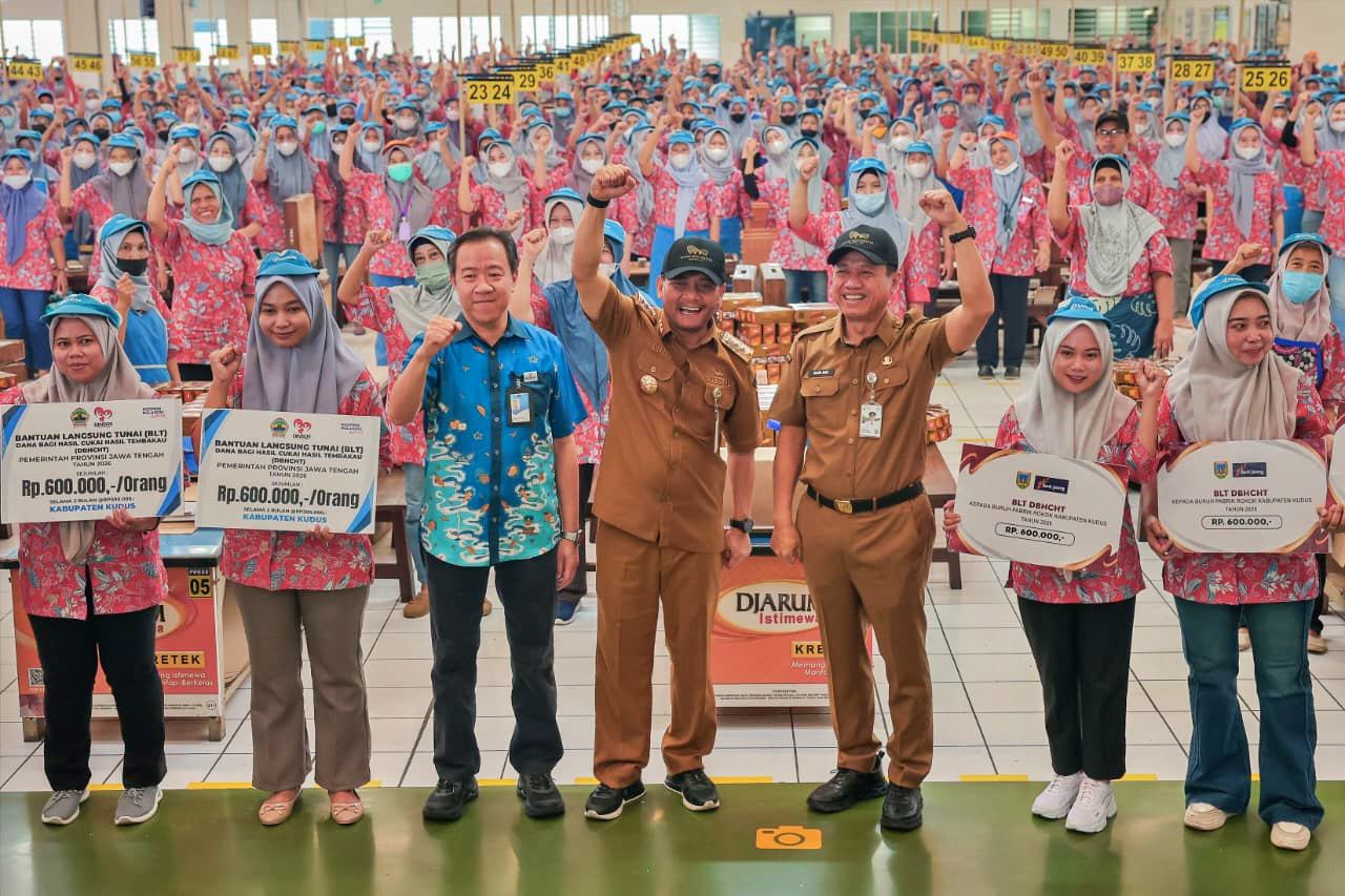 Gubernur Luthfi Salurkan BLT Cukai Tembakau Rp51 Miliar untuk 85 Ribu Pekerja
