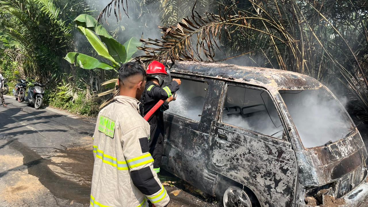 Kronologi Mobil Terbakar di Srumbung Magelang, Diduga Akibat Korsleting Listrik
