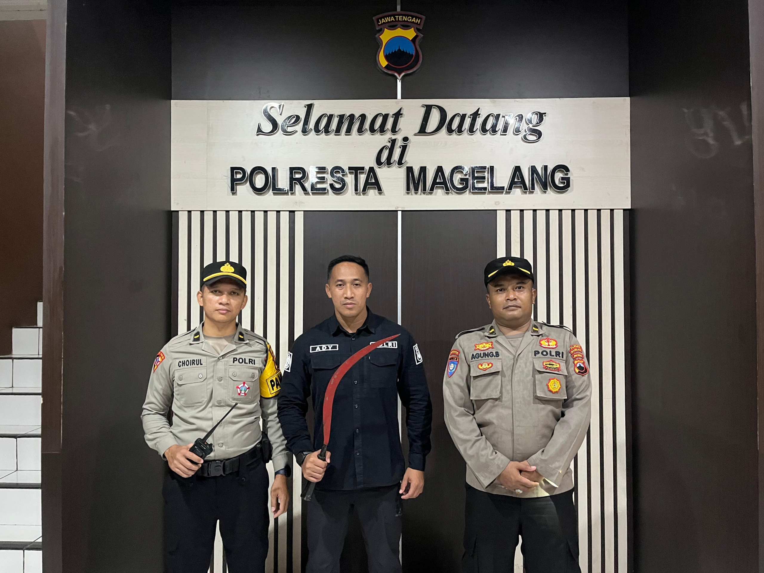 Polresta Magelang Amankan 14 Remaja Tengah Malam, Celurit dan Ciu Jadi Barang Bukti
