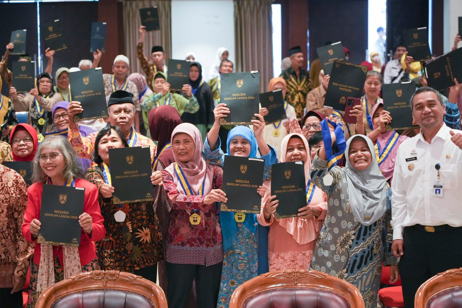 261 Warga Lansia Magelang Utara Ikuti Wisuda Sekolah Lansia
