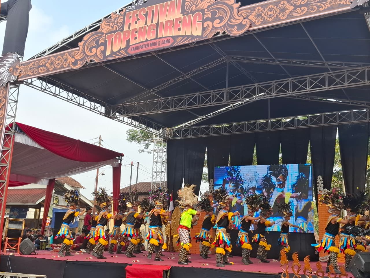 ​Nguri-uri Budaya, 25 Grup Kesenian Meriahkan Festival Topeng Ireng di Kalibening Magelang
