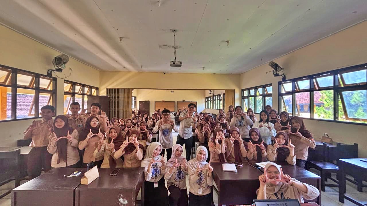 Mahasiswa Profesi Apoteker Universitas Muhammadiyah Magelang Tingkatkan Pengetahuan Siswa SMAN 2 Kota Magelang tentang Obat Herbal dan Keamanannya