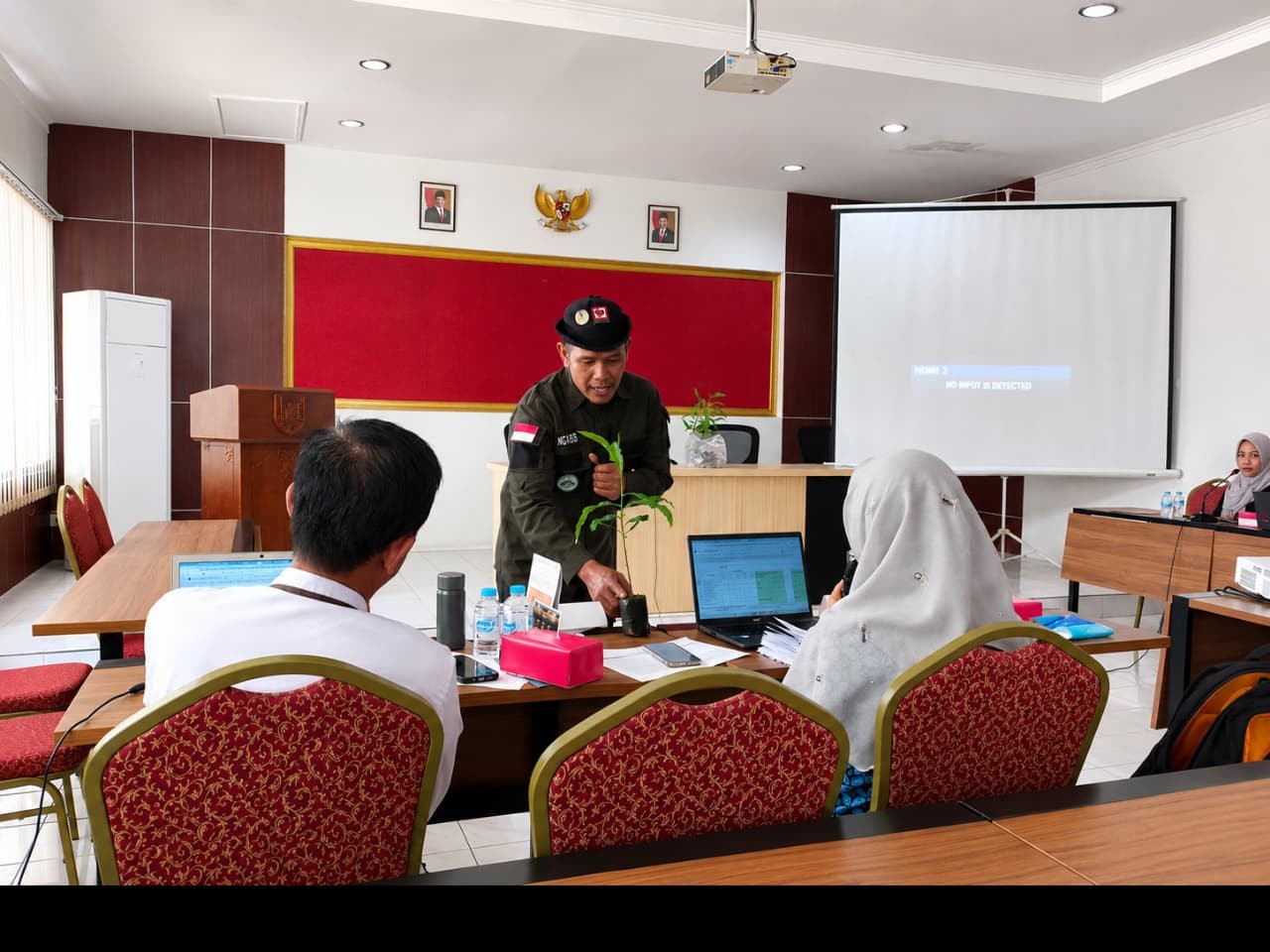 peserta Bupati Award 2026 saat mempresentasikan materi kepada dewan juri dari Direktorat Pengabdian masyarakat Universitas Gajah Mada.