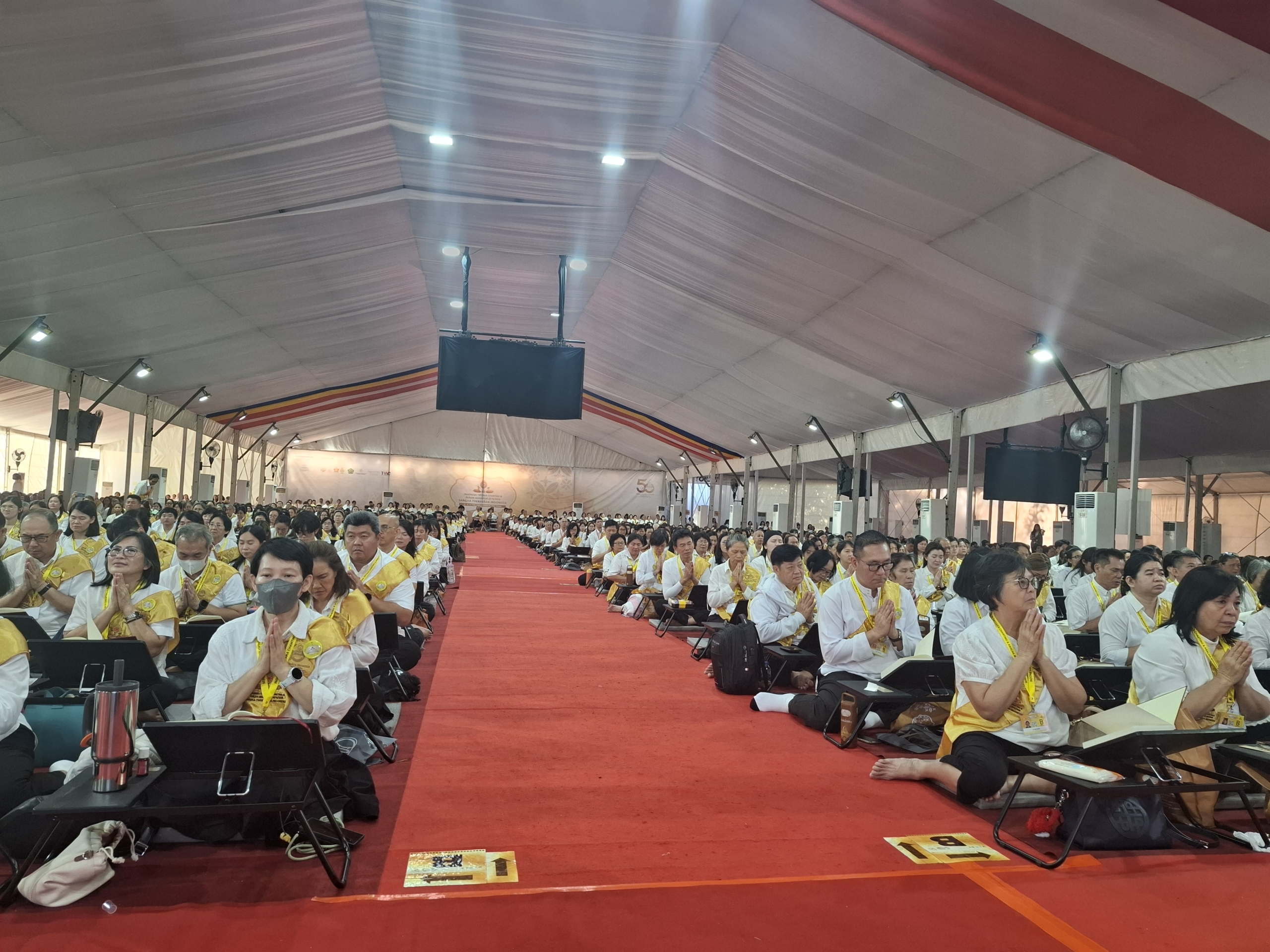 Ribuan Umat Buddha Ikuti Indonesia Tipitaka Chanting Asalha Mahapuja 2026 di Borobudur