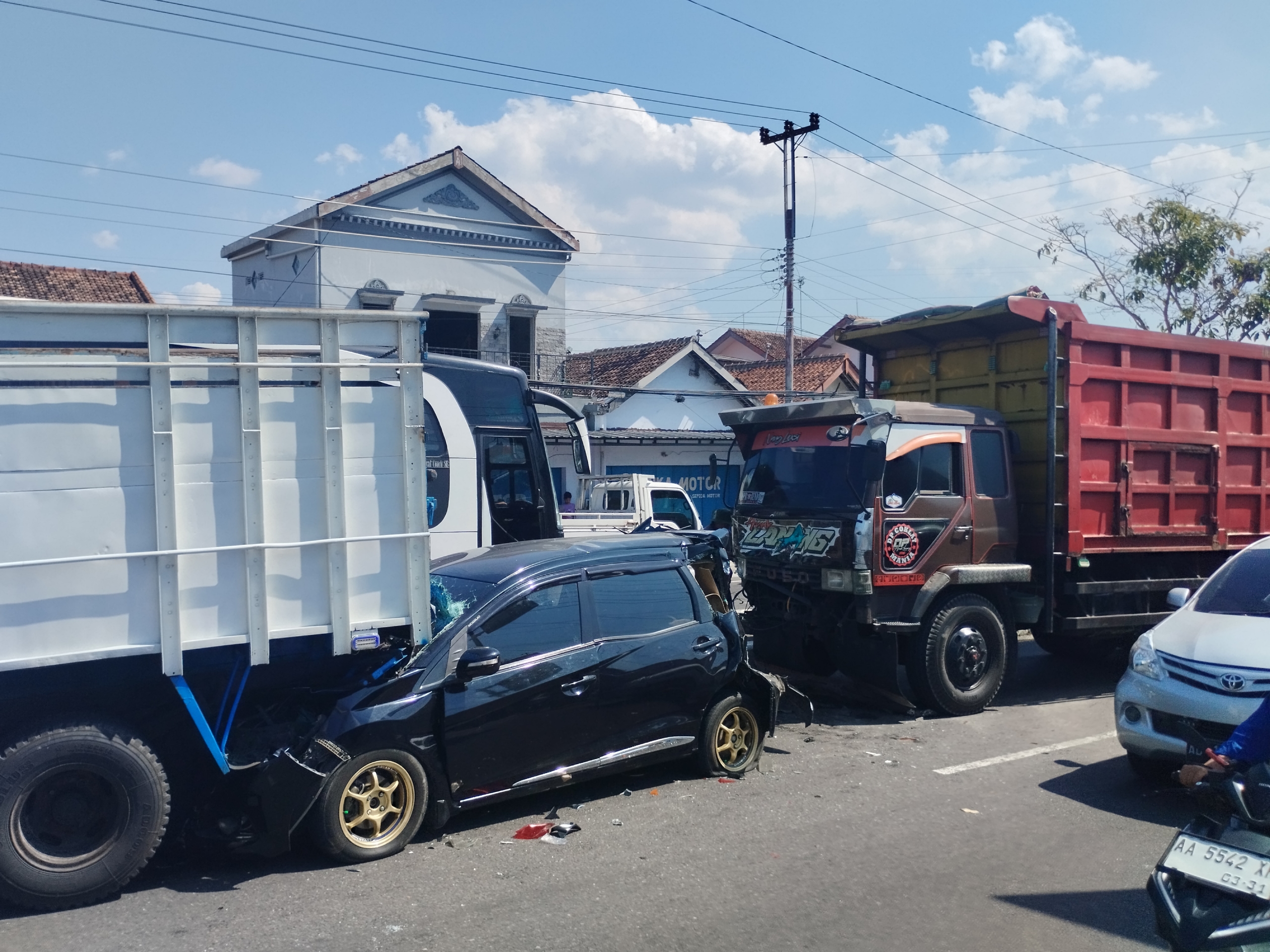 Kecelakaan Beruntun Libatkan 6 Kendaraan di Blabak Magelang, Pengemudi Mobilio Ungkap Detik-detik Tabrakan