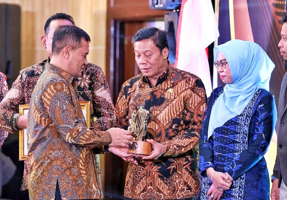 Juara II, Pemkab Magelang Raih Penghargaan Jateng Green Industrial Summit