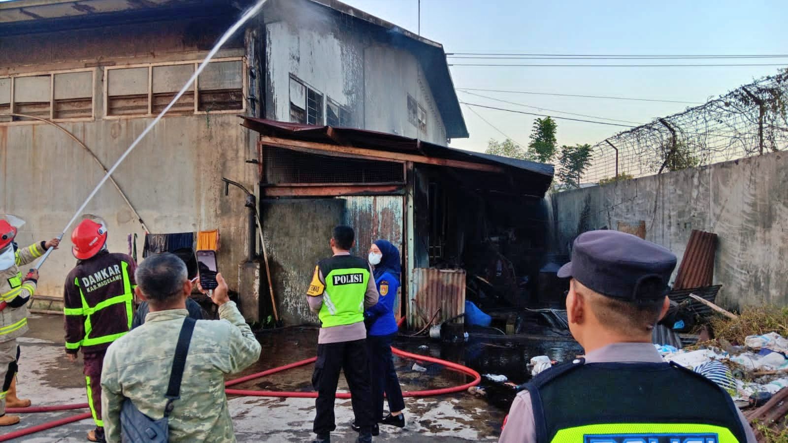 Kebakaran Pabrik Cengkeh di tempuran