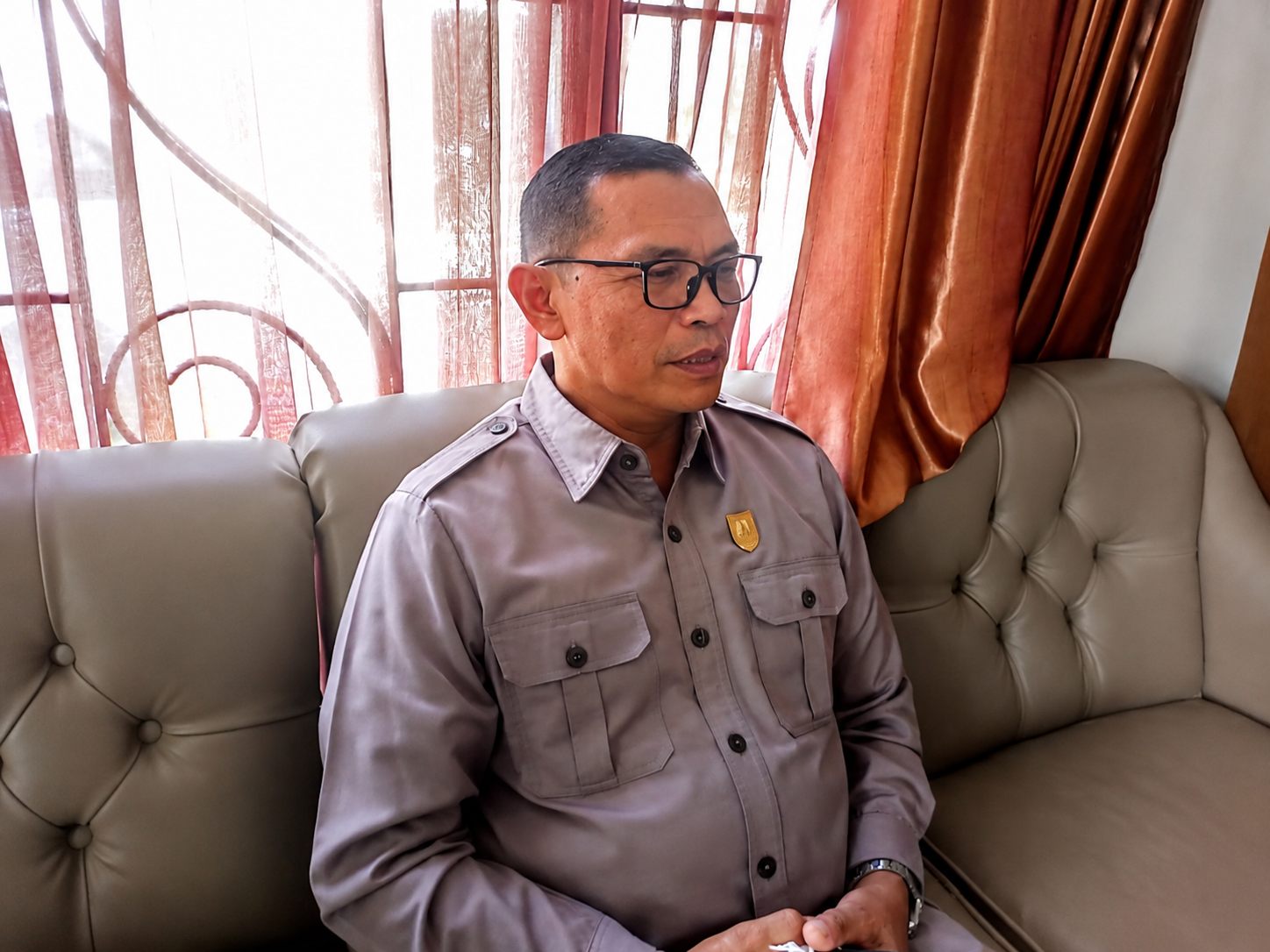 Ketua Komisi I DPRD Kabupaten Magelang, Muslih Nurcholis saat diwawancarai terkait Kades Sambeng yang menghilang