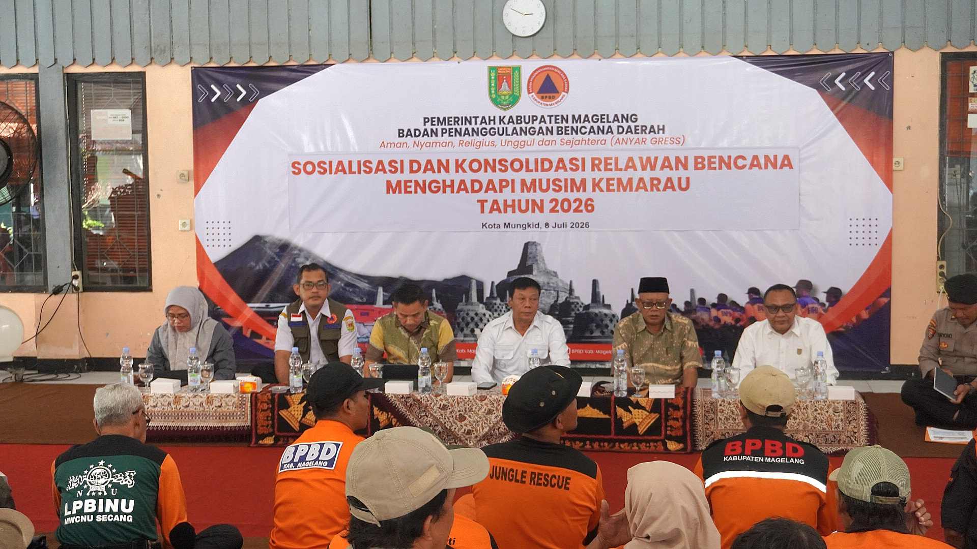 Para narasumber menyampaikan materi dalam Sosialisasi dan Konsolidasi Relawan Bencana Menghadapi Musim Kemarau Tahun 2026 yang digelar BPBD Kabupaten Magelang di Pendopo BPBD Kabupaten Magelang