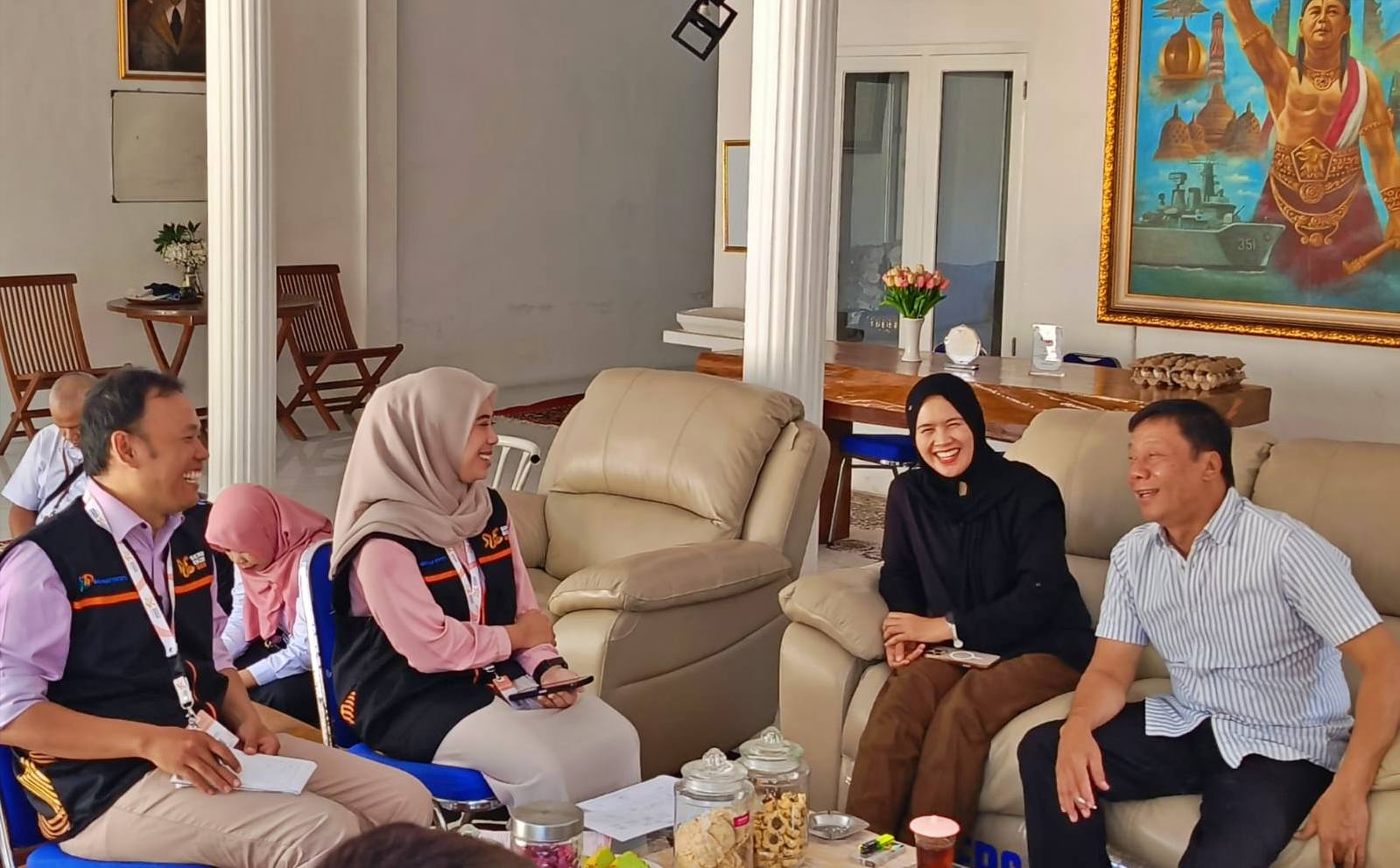 Wakil Bupati Magelang, Sahid beserta istri menyambut baik kedatangan petugas Sensus Ekonomi 2026 di kediamannya