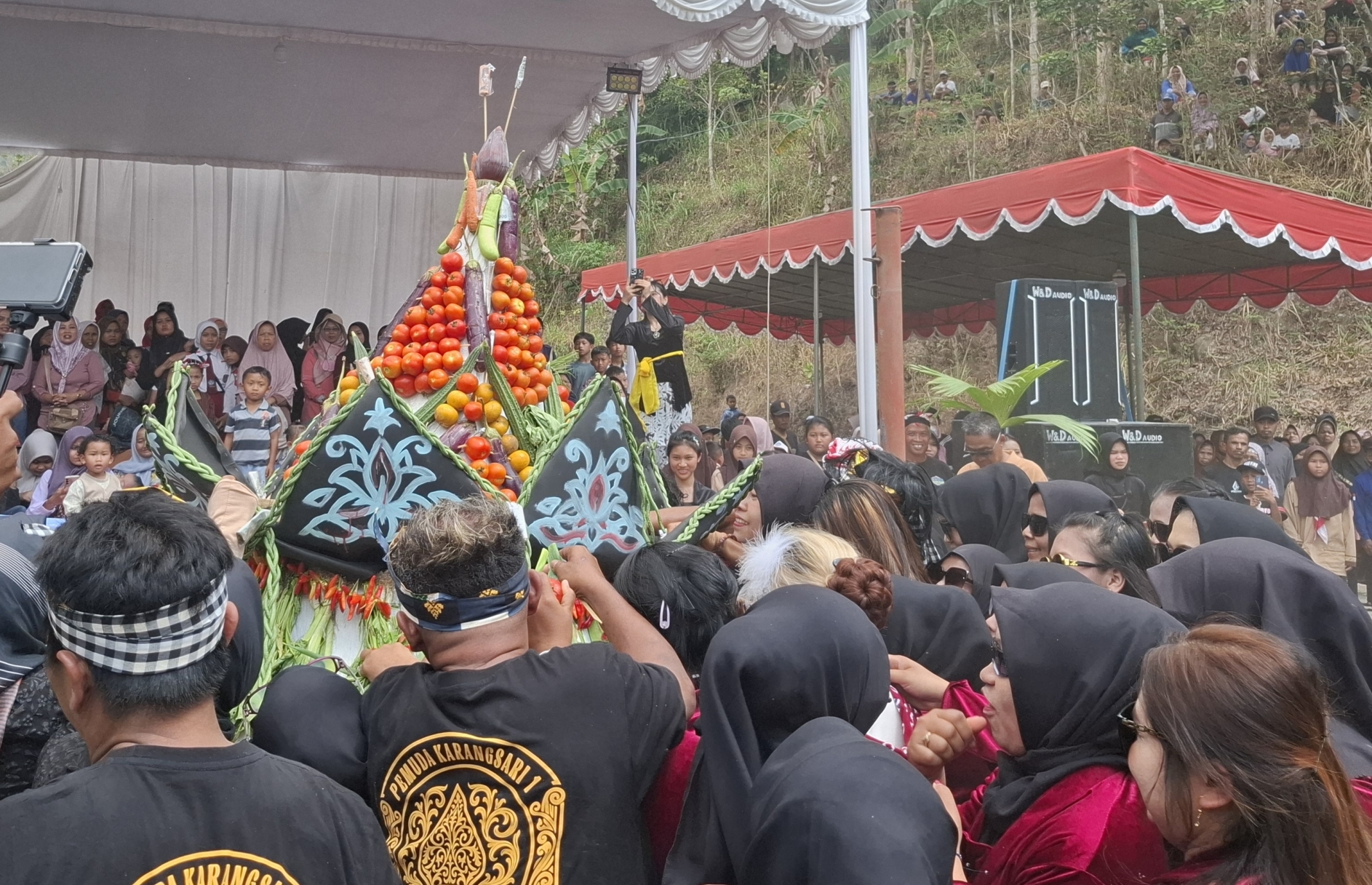 Kirab Budaya Ngargoretno Magelang Padukan Merti Desa dan Peringatan HUT ke-81 RI