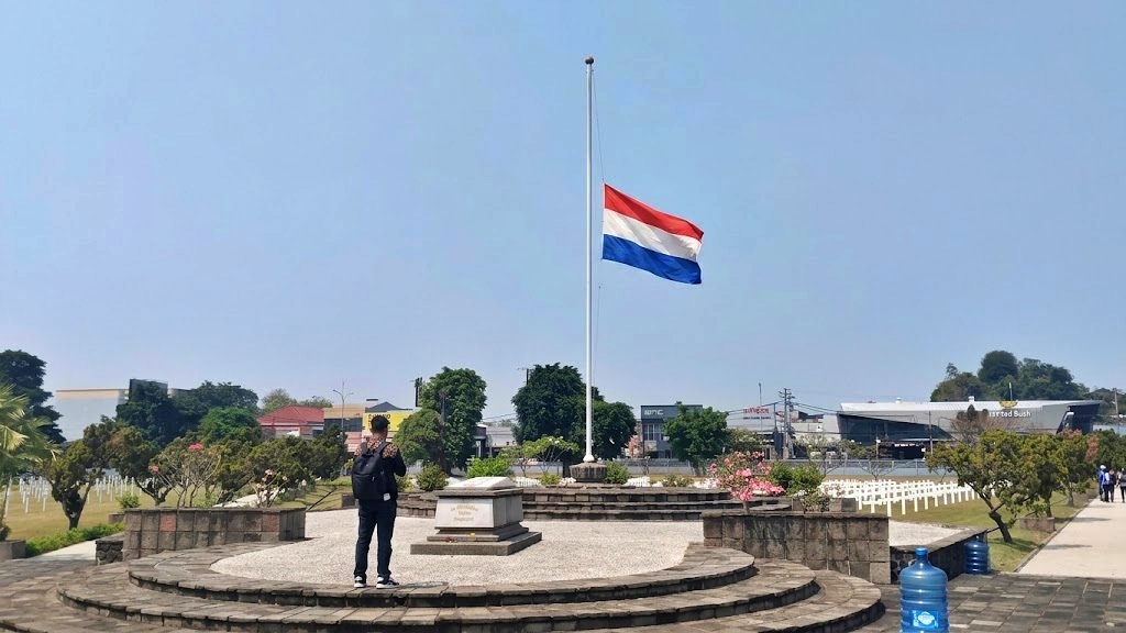 Bendera Belanda Berkibar Setengah Tiang di Semarang, Ada Makna di Balik Peringatan Perang Dunia II