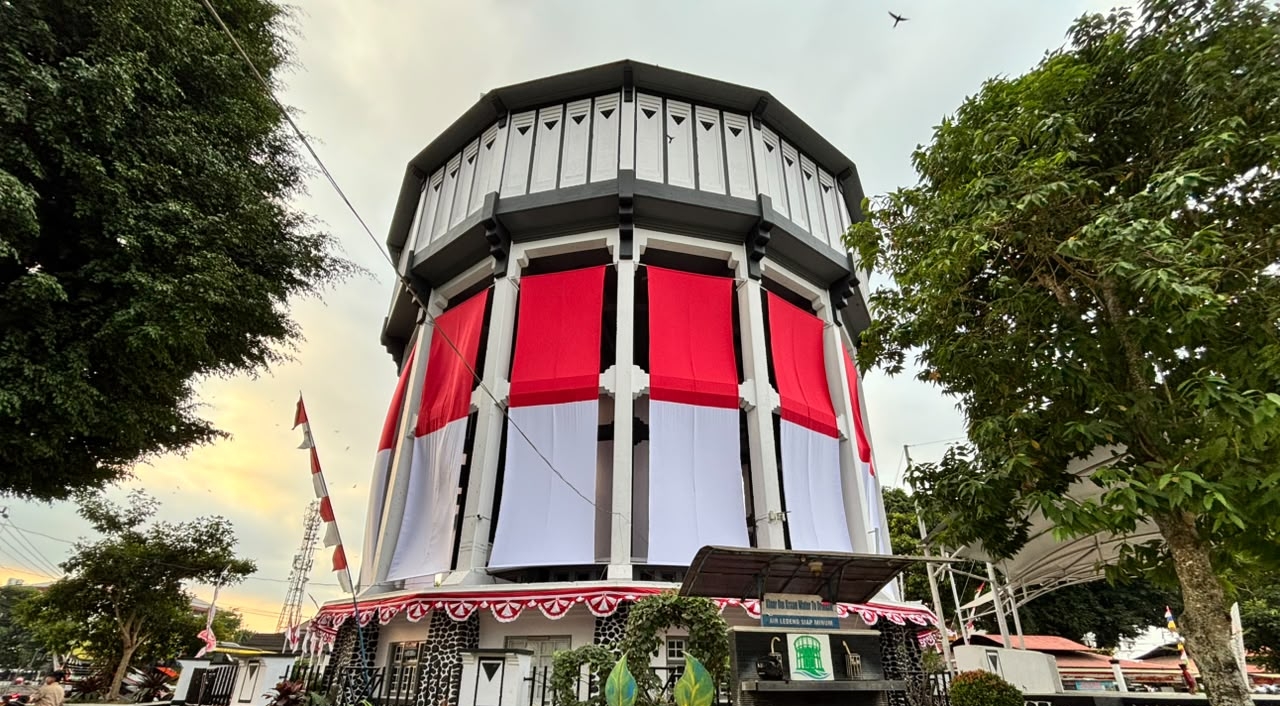 Sambut HUT ke-81 RI, Water Toren Kota Magelang Berselimut Ornamen Merah Putih