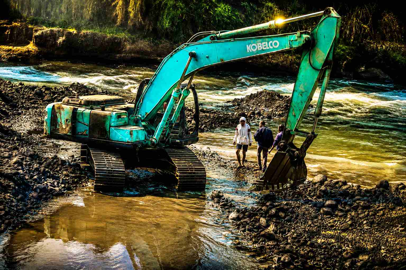 Salah satu alat berat di Tambang Pasir Sungai Progo Sambeng Borobudur