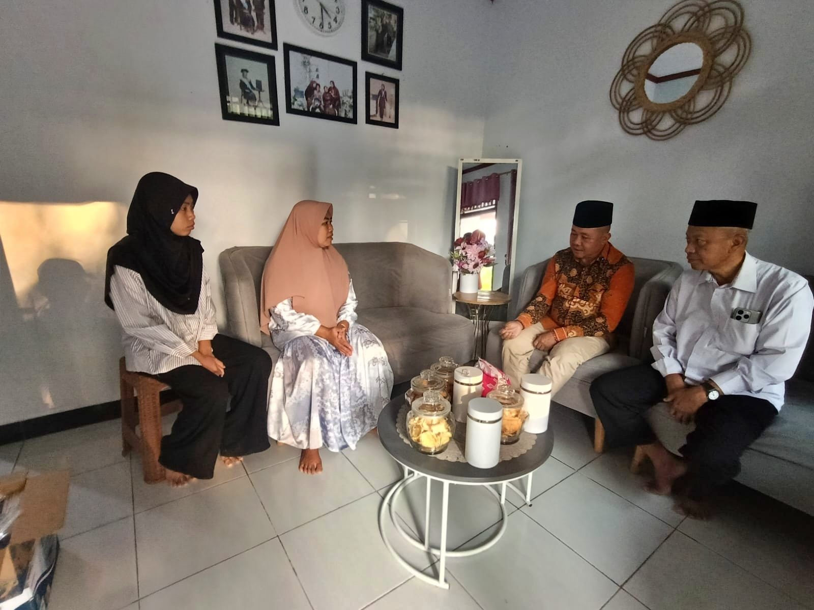 Usai Curhatan Viral soal RSUD Merah Putih, Dalami Nur Sidiq Datang Takziah ke Rumah Nidia