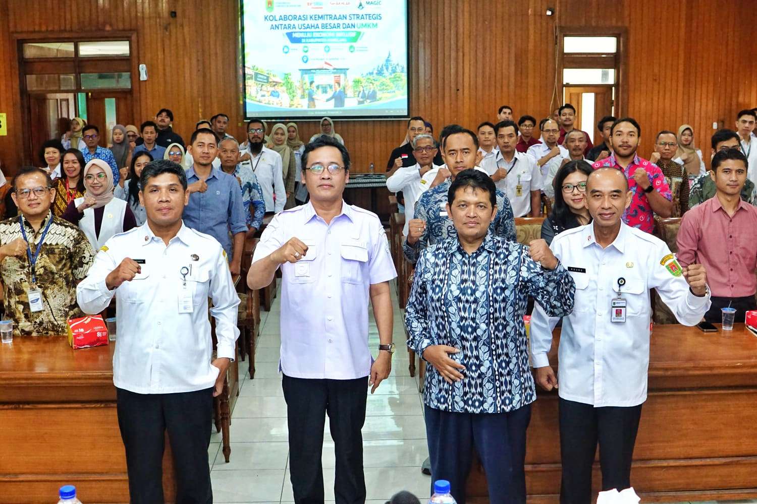 Bupati Magelang Grengseng Pamuji saat memberikan arahan pada kegiatan Kolaborasi Kemitraan Strategis antara pelaku usaha besar dan UMKM di Kabupaten Magelang