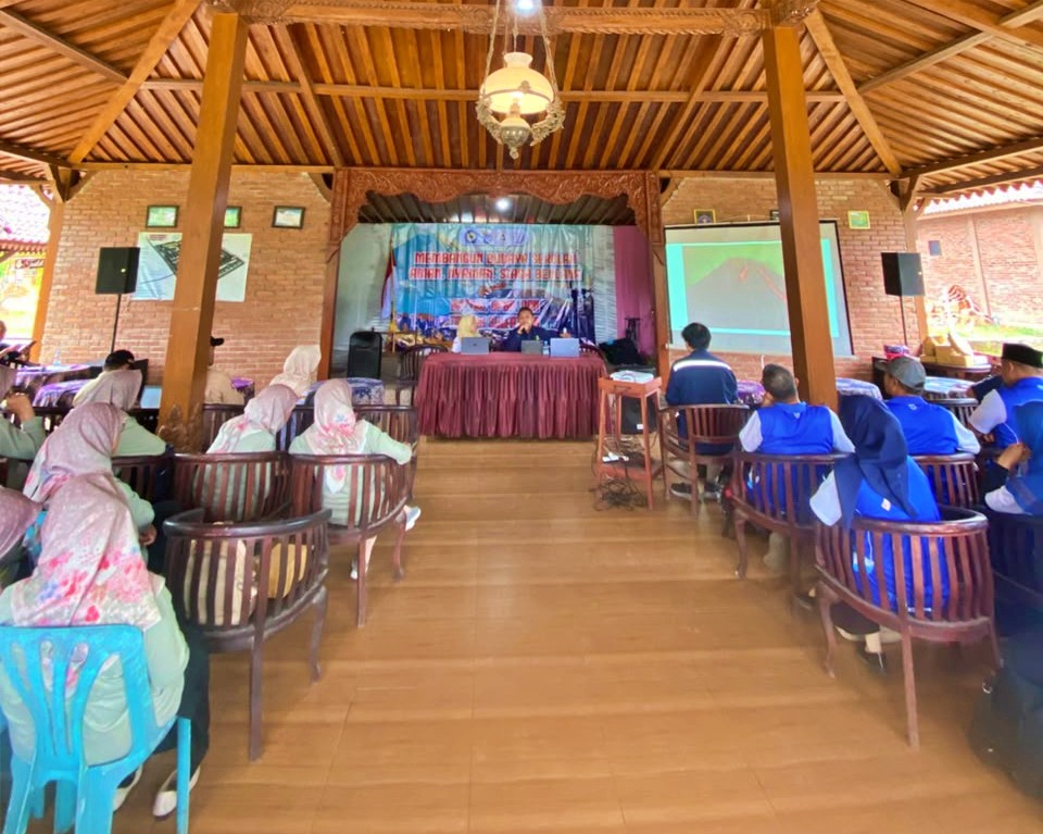 Guru dan Karyawan Tiga SMP di Magelang Belajar Mitigasi Bencana Merapi