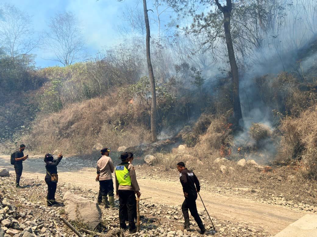 Karo Ops dan Dir Samapta Polda Jateng Tinjau Lokasi Karhutla di TNGM Srumbung Magelang
