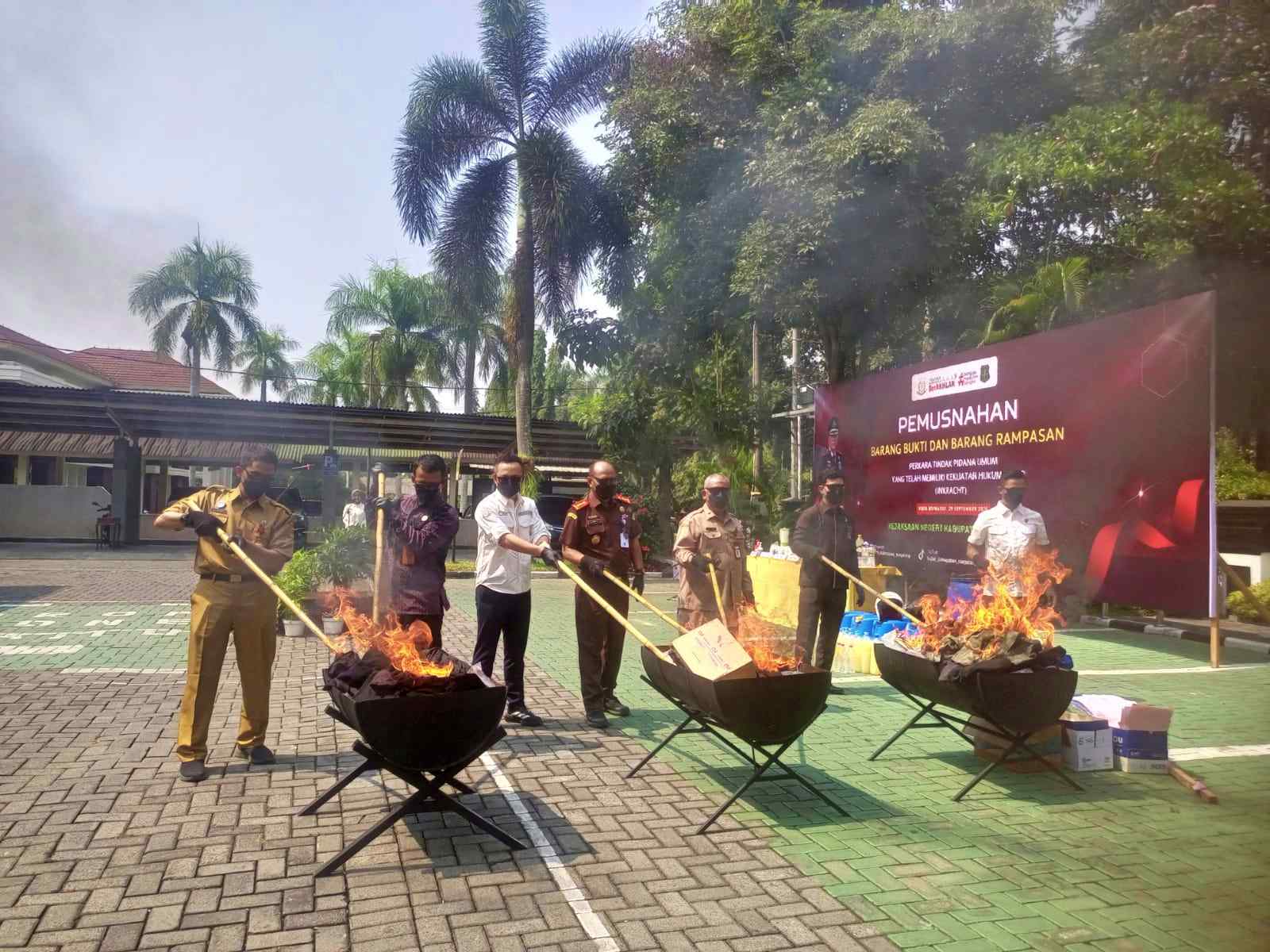 Kejari Kabupaten Magelang Musnahkan Barang Bukti 103 Perkara Pidana