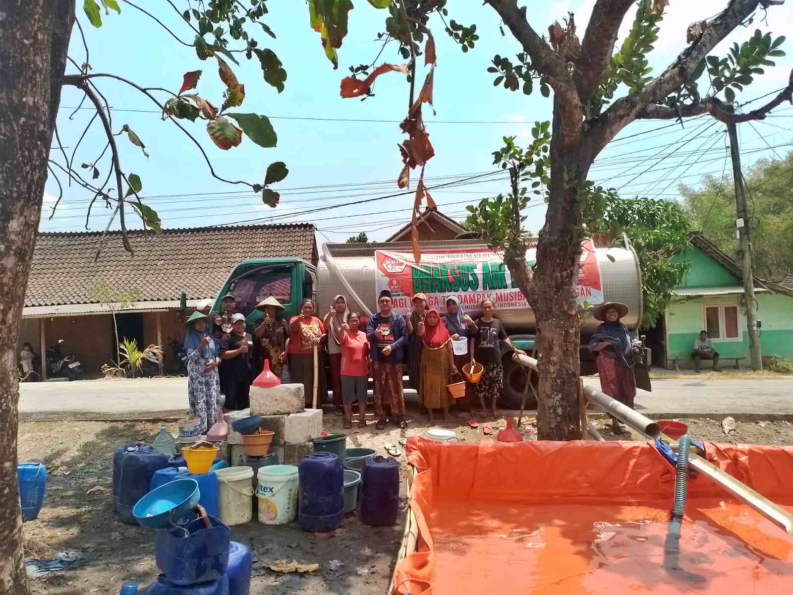 Kekeringan Ekstrem Melanda Bojonegoro, Desa Nganti dan Sugih Waras Dapat 120.000 Liter Air